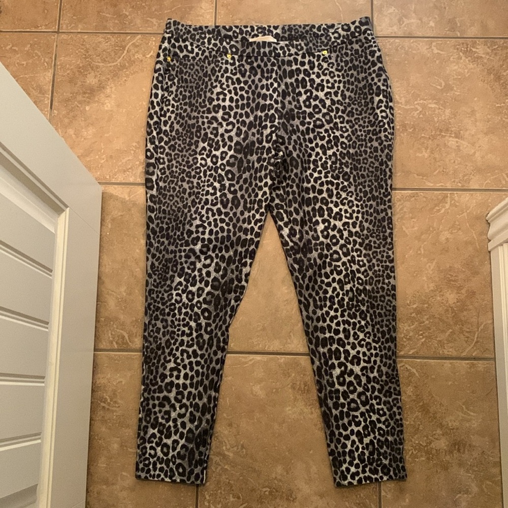Michael Kors Leopard Print Pull on pants/Leggings - Picture 4 of 7